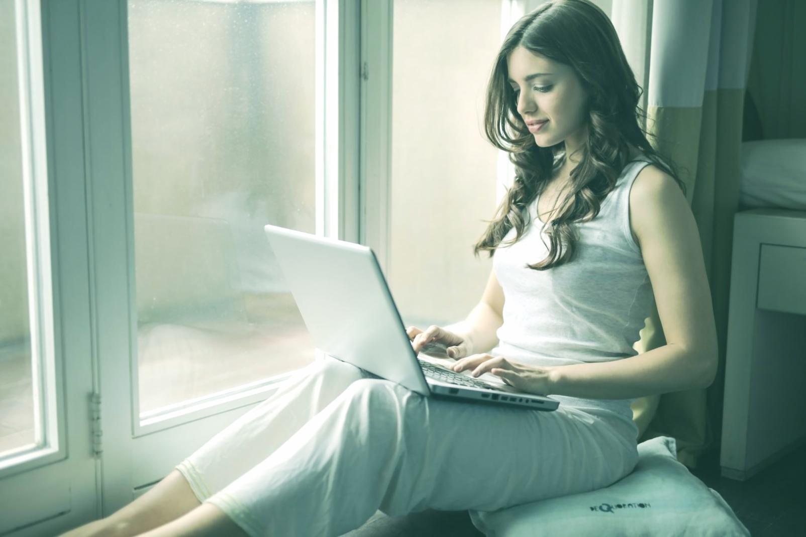 Équipe en formation appliquant de nouvelles compétences